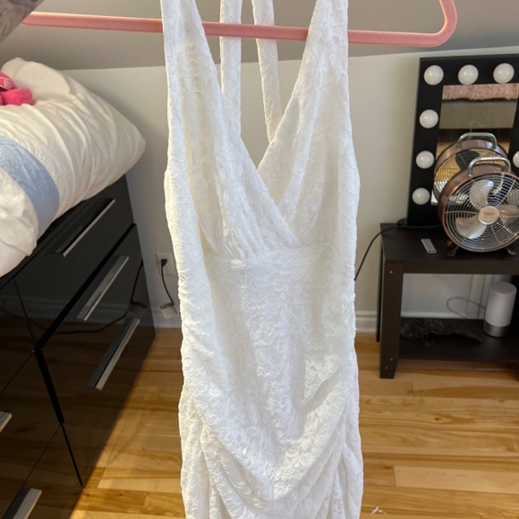 Size Medium- David’s Bridal Wedding Dress - Picture 7 of 9